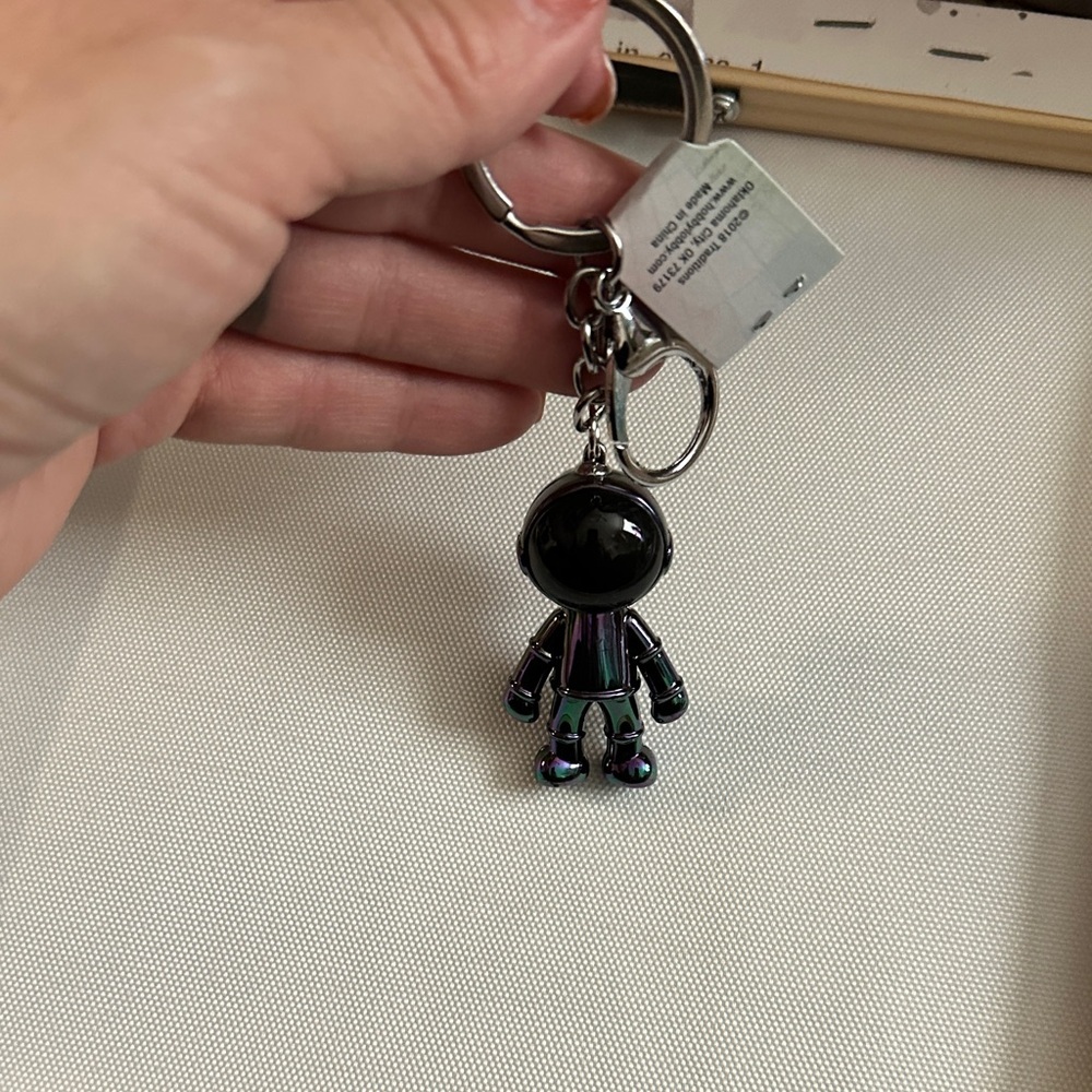 Keychain/Bag Charm Explore Iridescent Astronaut. - Picture 3 of 3